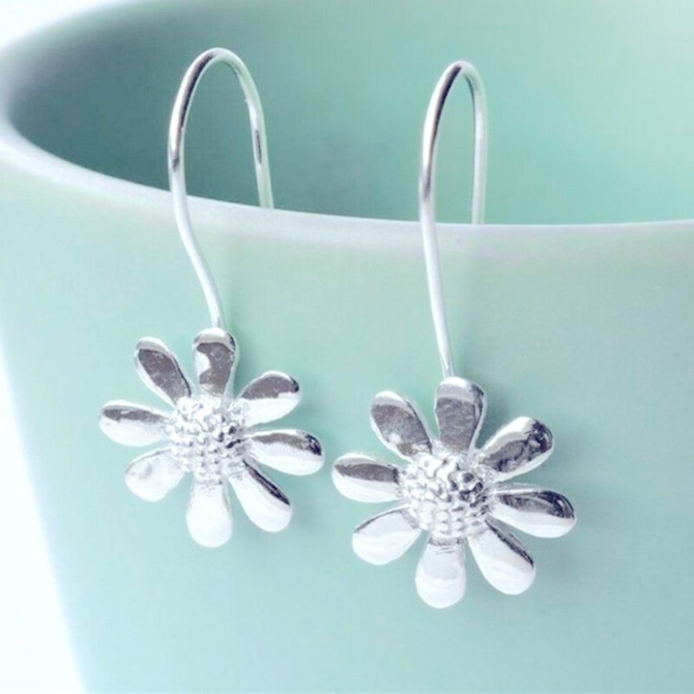 New 925 Silver Daisy Drop Earrings